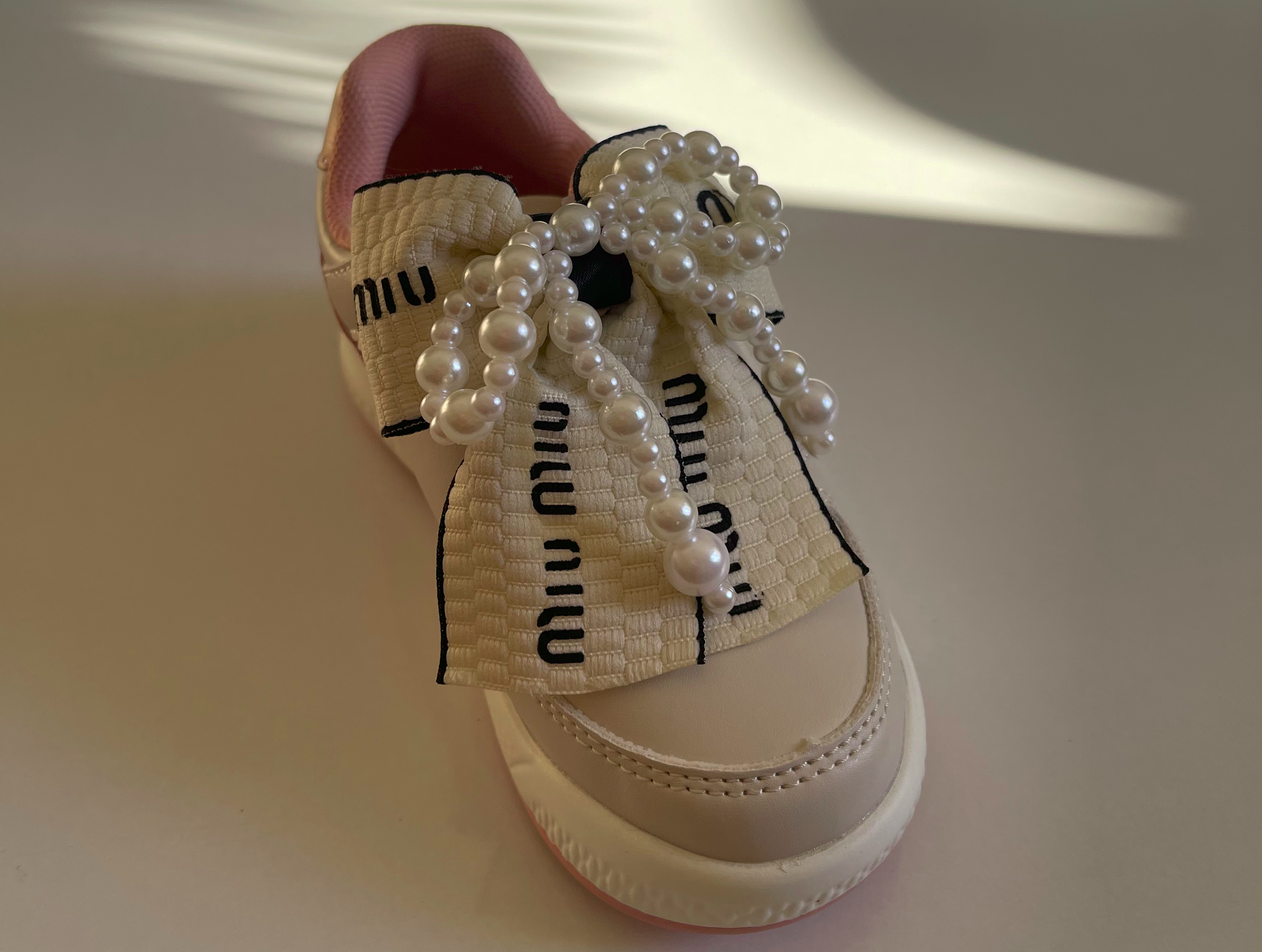 PEARL BOW MIU MIU INSPIRED