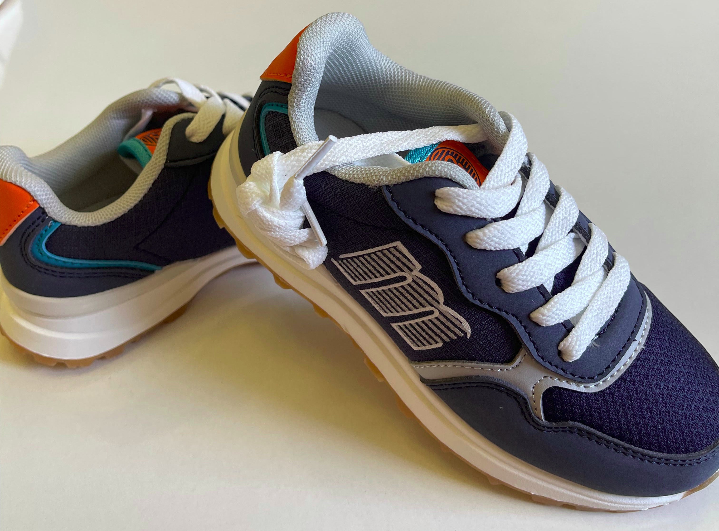 Trainers Compact Mustang INSPIRED